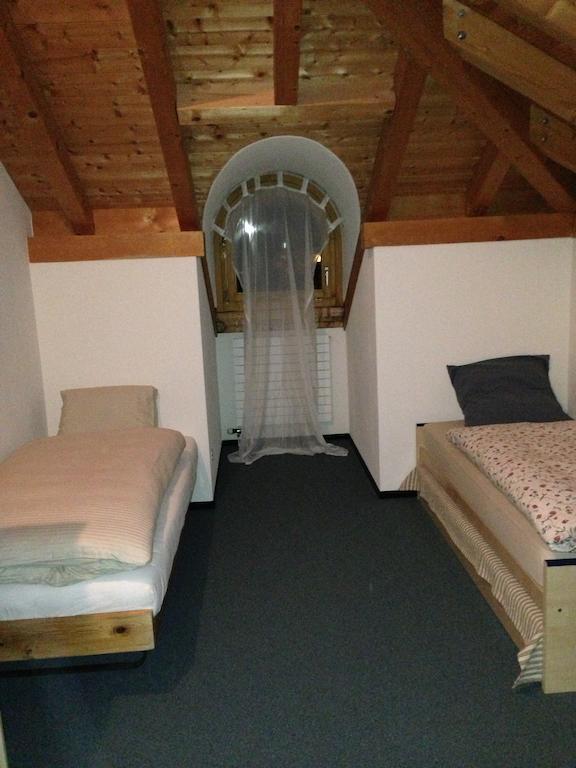 Hotel Aurora Ardez Kamer foto