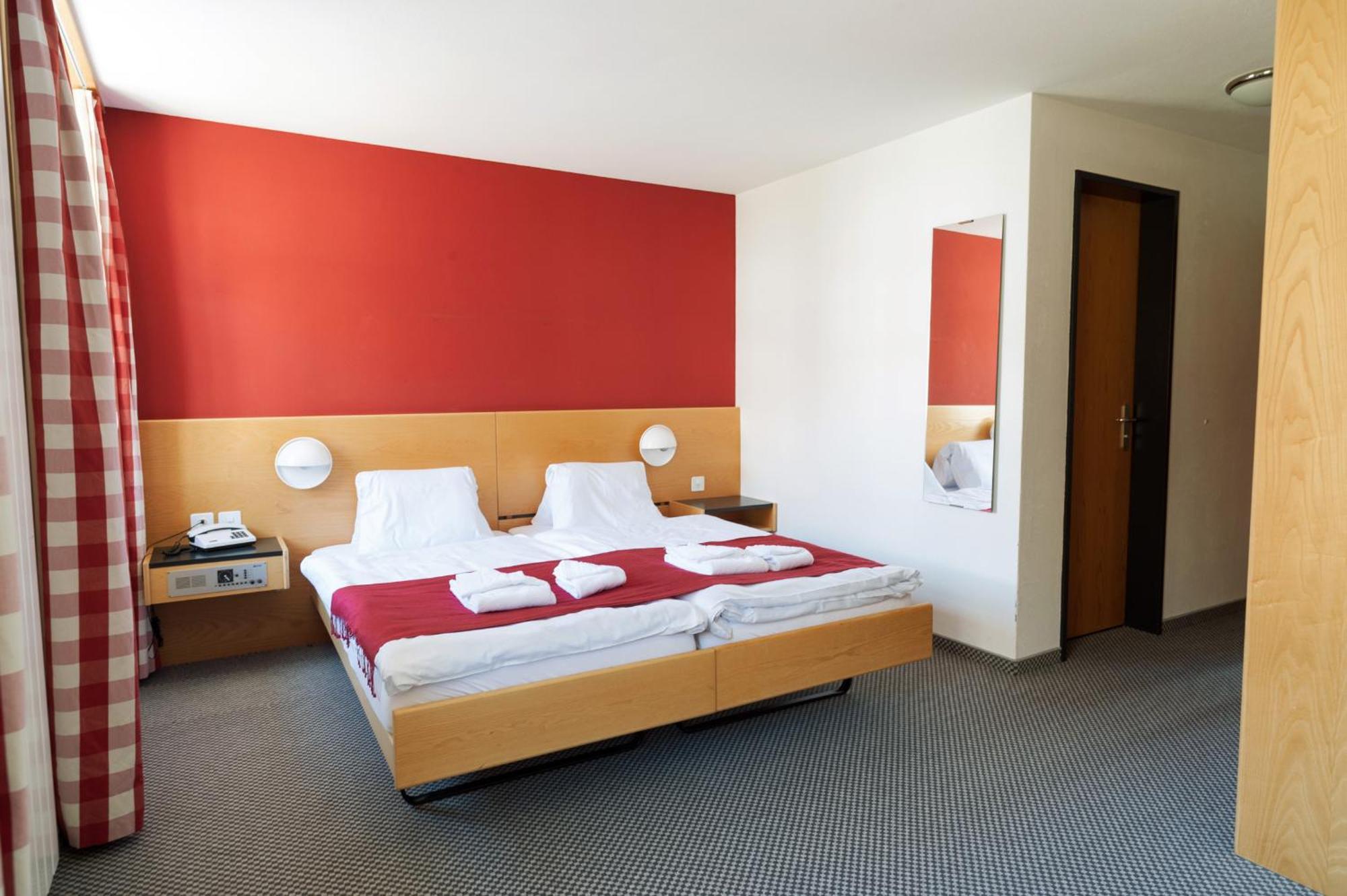 Hotel Aurora Ardez Buitenkant foto
